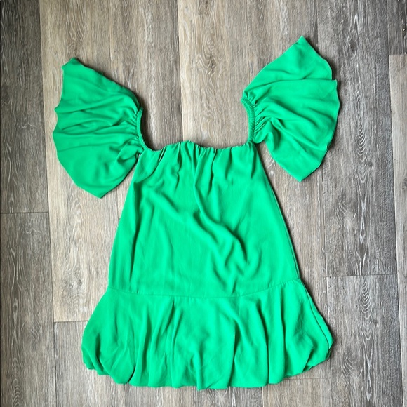 Vici Dresses & Skirts - VICI bubble sleeve/hem dress